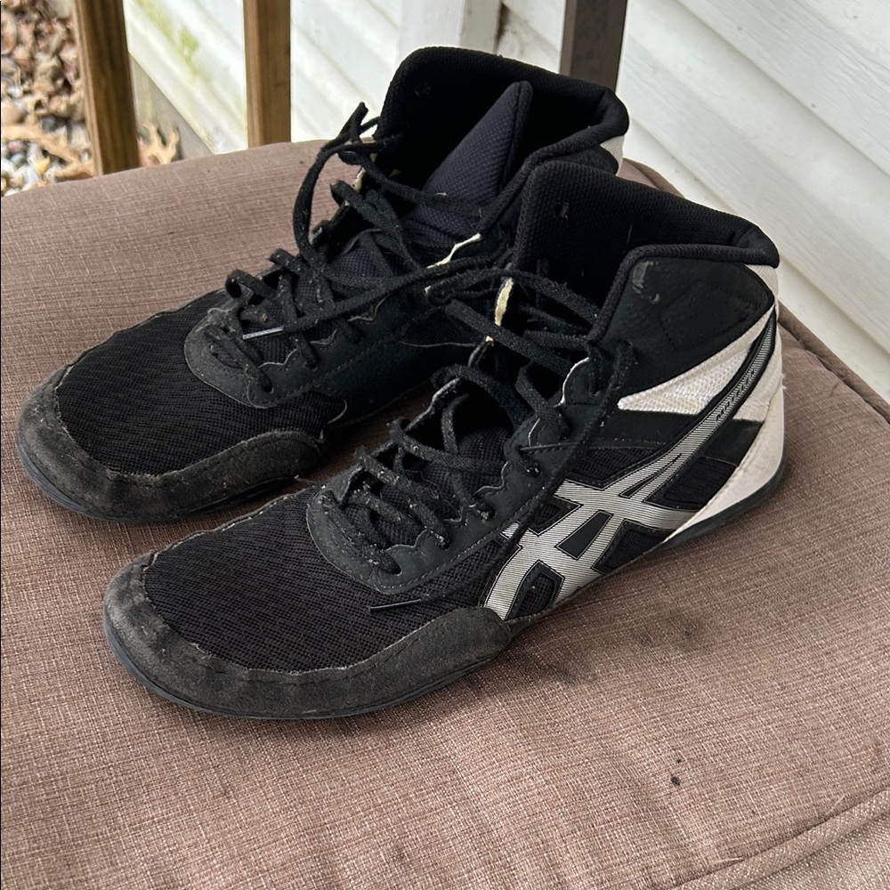 Men's Black and White Wrestling Shoes